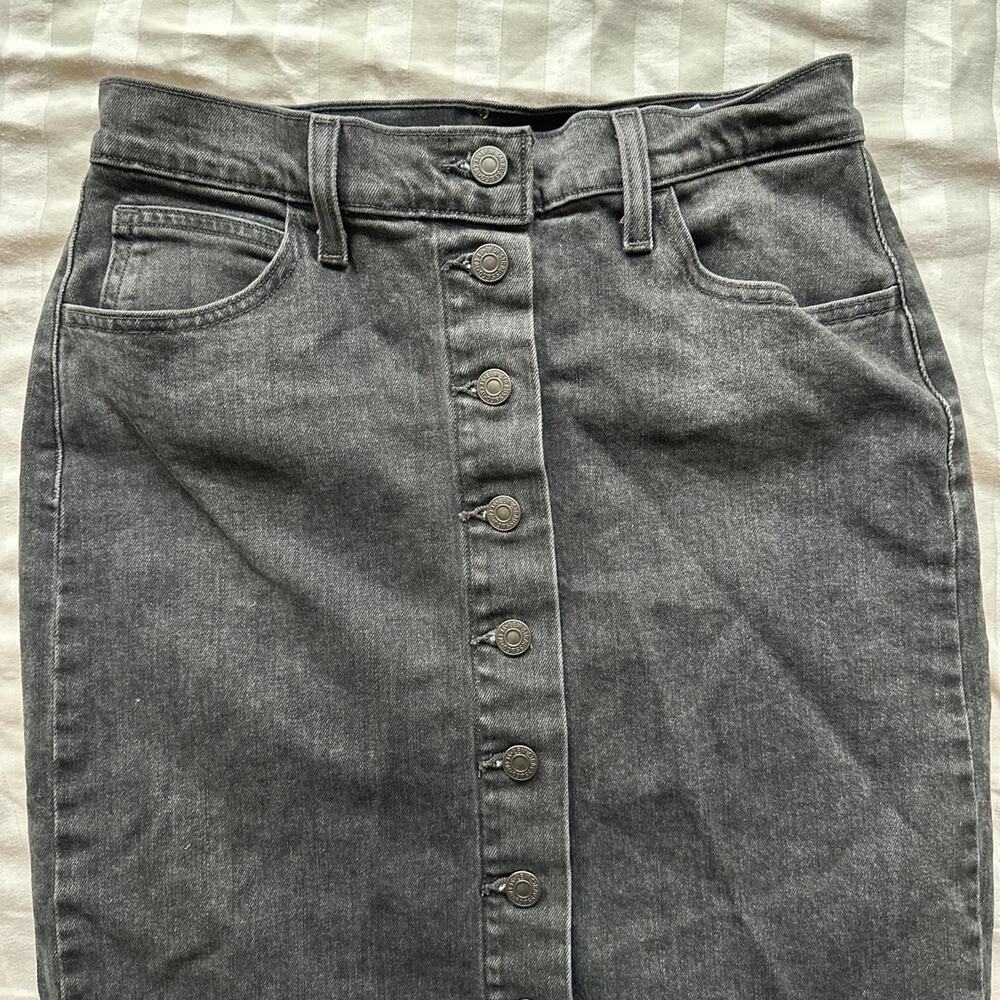 Levi’s Denim Jean Black Midi Skirt with buttons down front - 27” waist - Picture 8 of 8